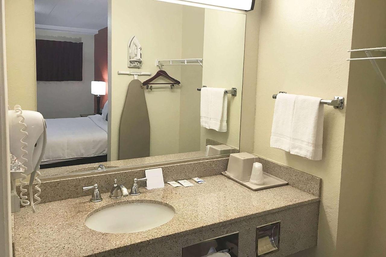 Super 8 By Wyndham Greensburg Esterno foto