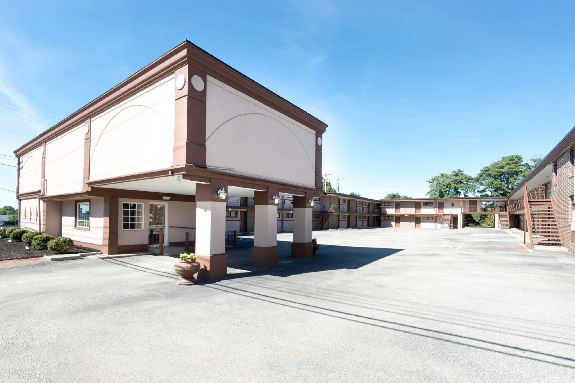 Super 8 By Wyndham Greensburg Esterno foto