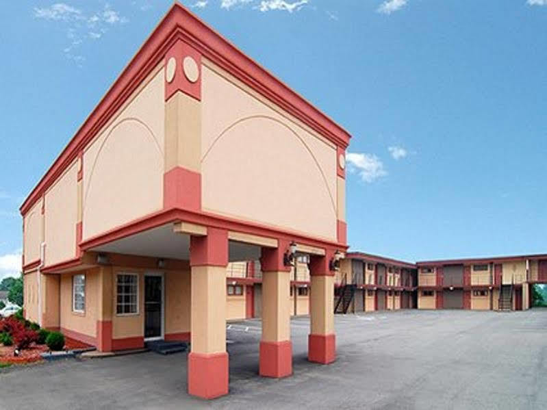 Super 8 By Wyndham Greensburg Esterno foto